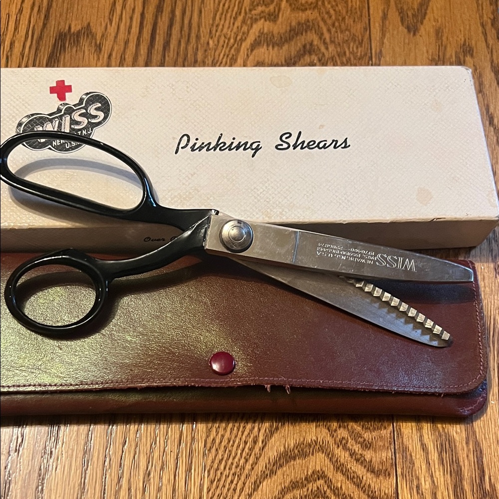 Wiss vintage Black Pinking Shears for Crafting
